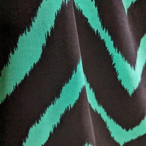 INC International Concepts Petite Medium Black & Green Chevron Dress w/ Ruching - Picture 5 of 10